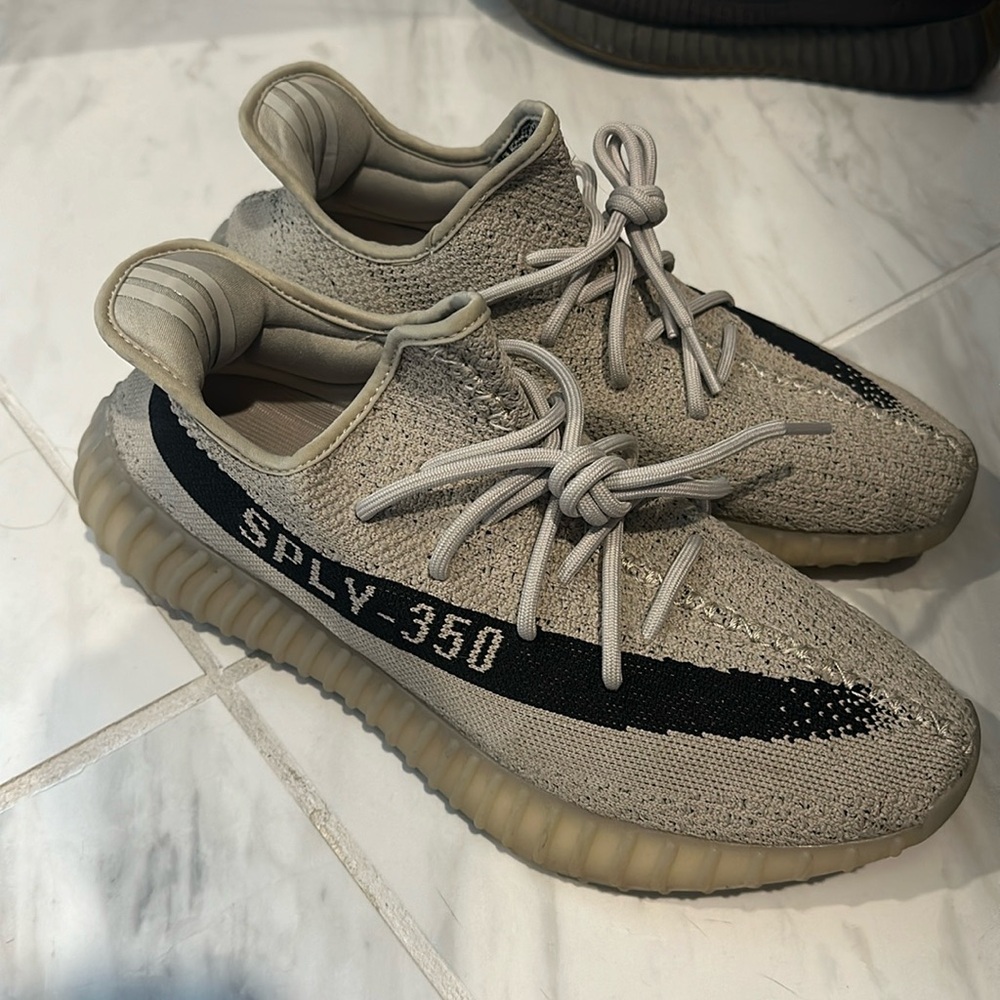 Worn once Yeezys Adidas Yeezy Boost 350 V2 Slate size 11 us